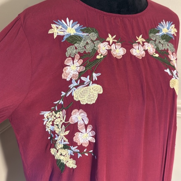 2/$20 Jodifl Women’s Size Medium Burgundy Peplum Blouse Floral Embroidery - Picture 3 of 8